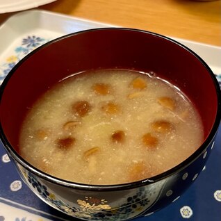 とろ～りなめこと大根おろしの味噌汁